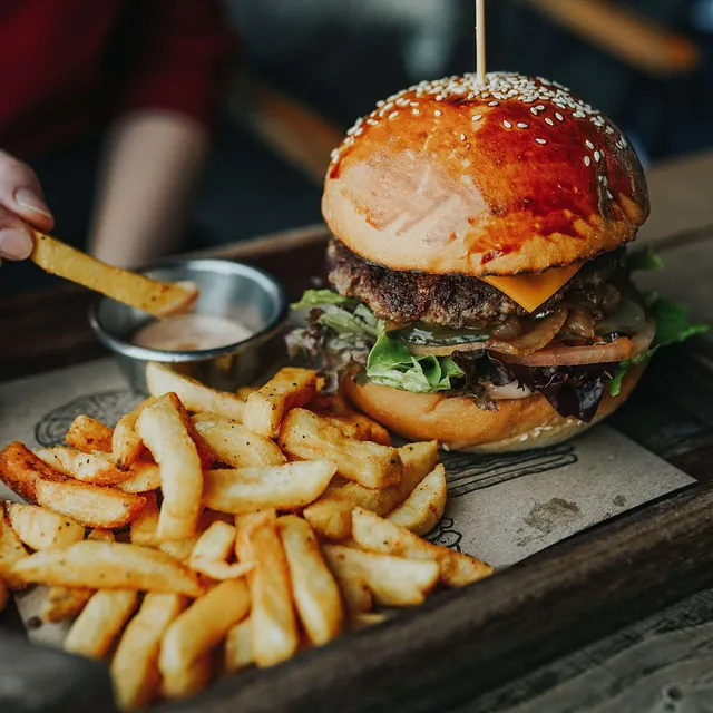 Hamburguesa con patatas